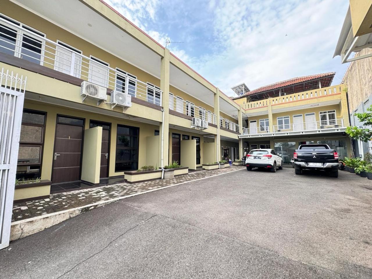 Fakhira Residence Hotel Cianjur Eksteriør billede